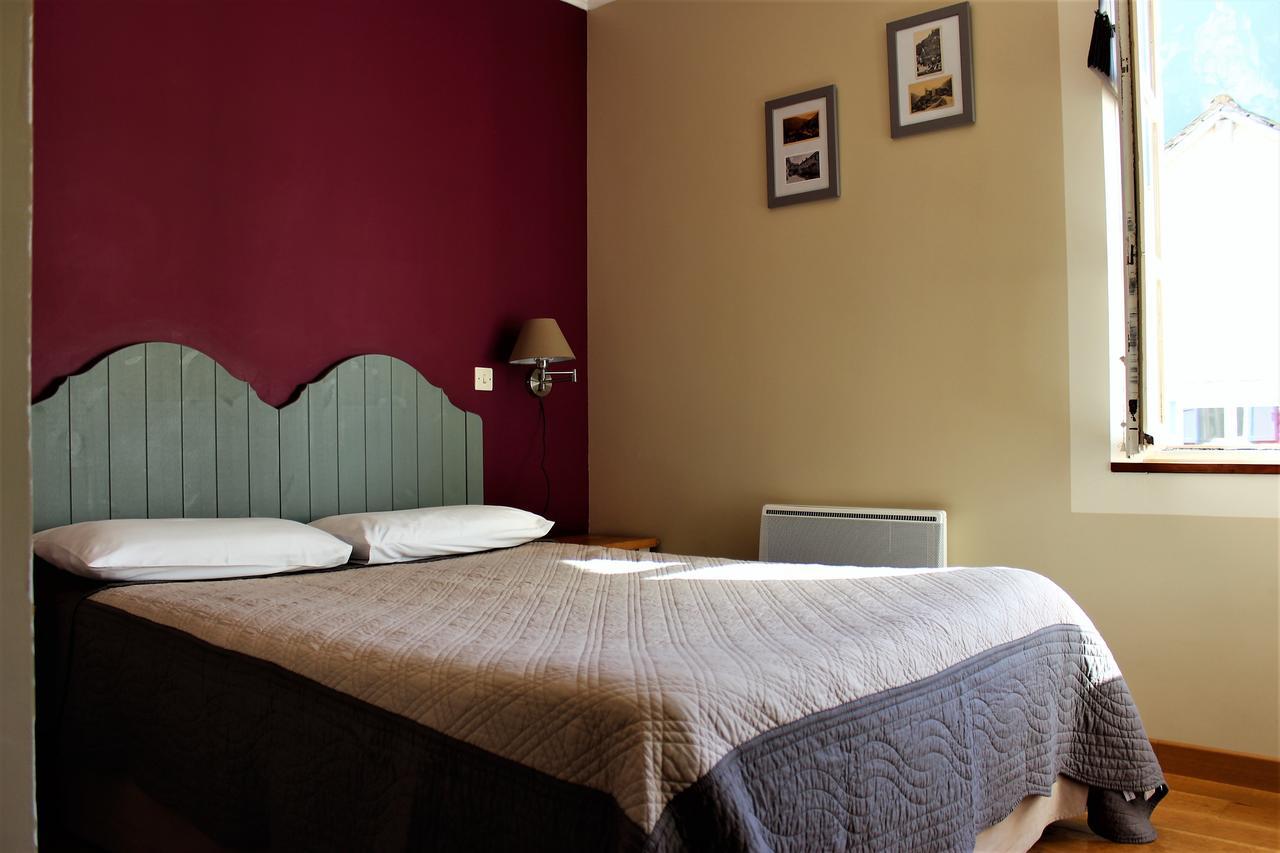 Hotel Burlatis Sainte-Enimie Bagian luar foto